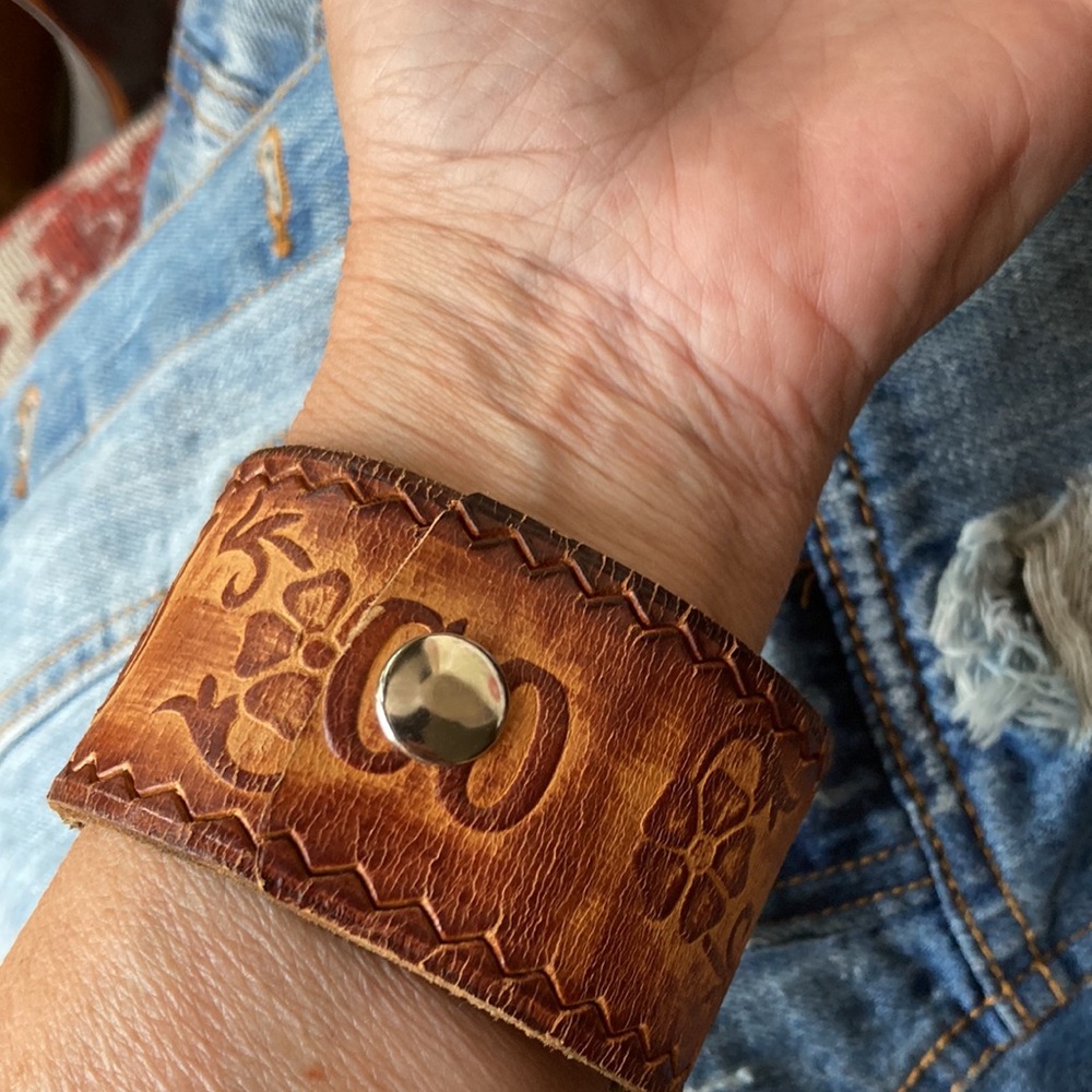 Leather cuff, adjustable - Picture 5 of 10